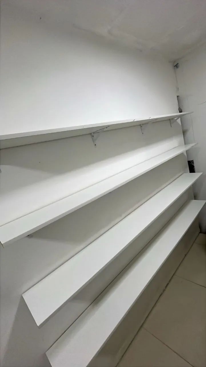 Vendo 8 prateleiras com 2 metros e 2,40 - Foto 2