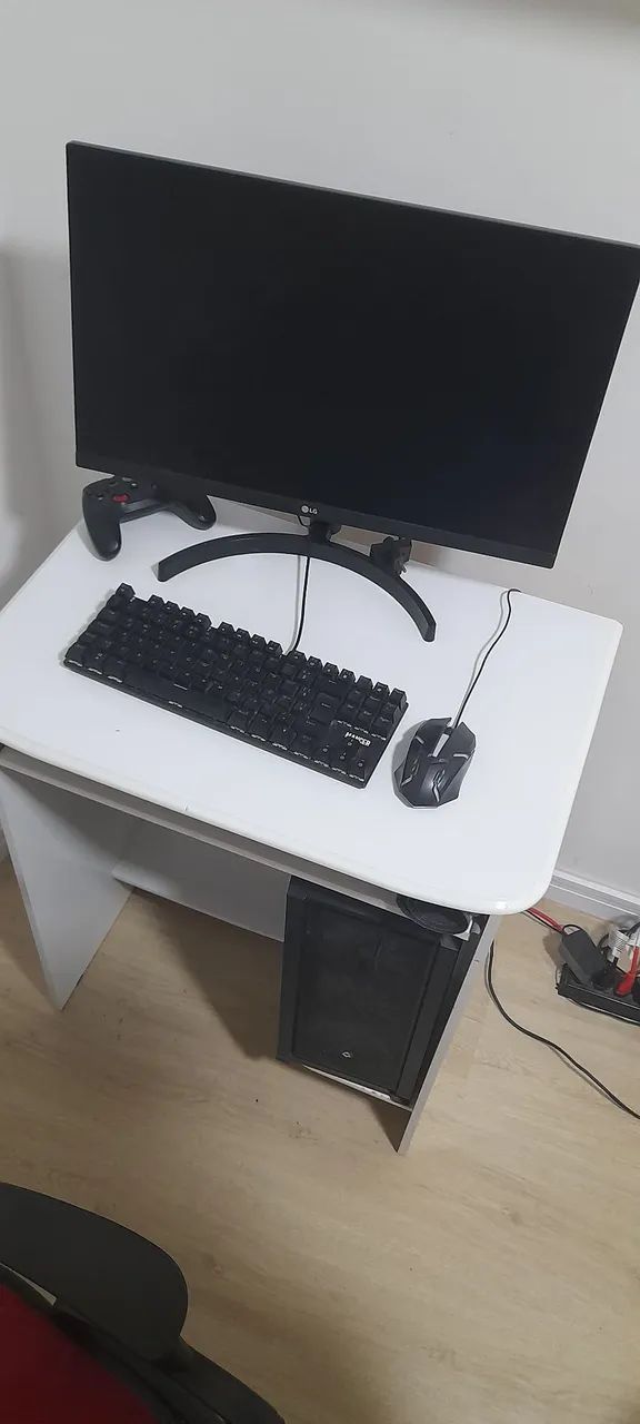 ? PC com AMD 4700S + 16GB de RAM + MESINHA