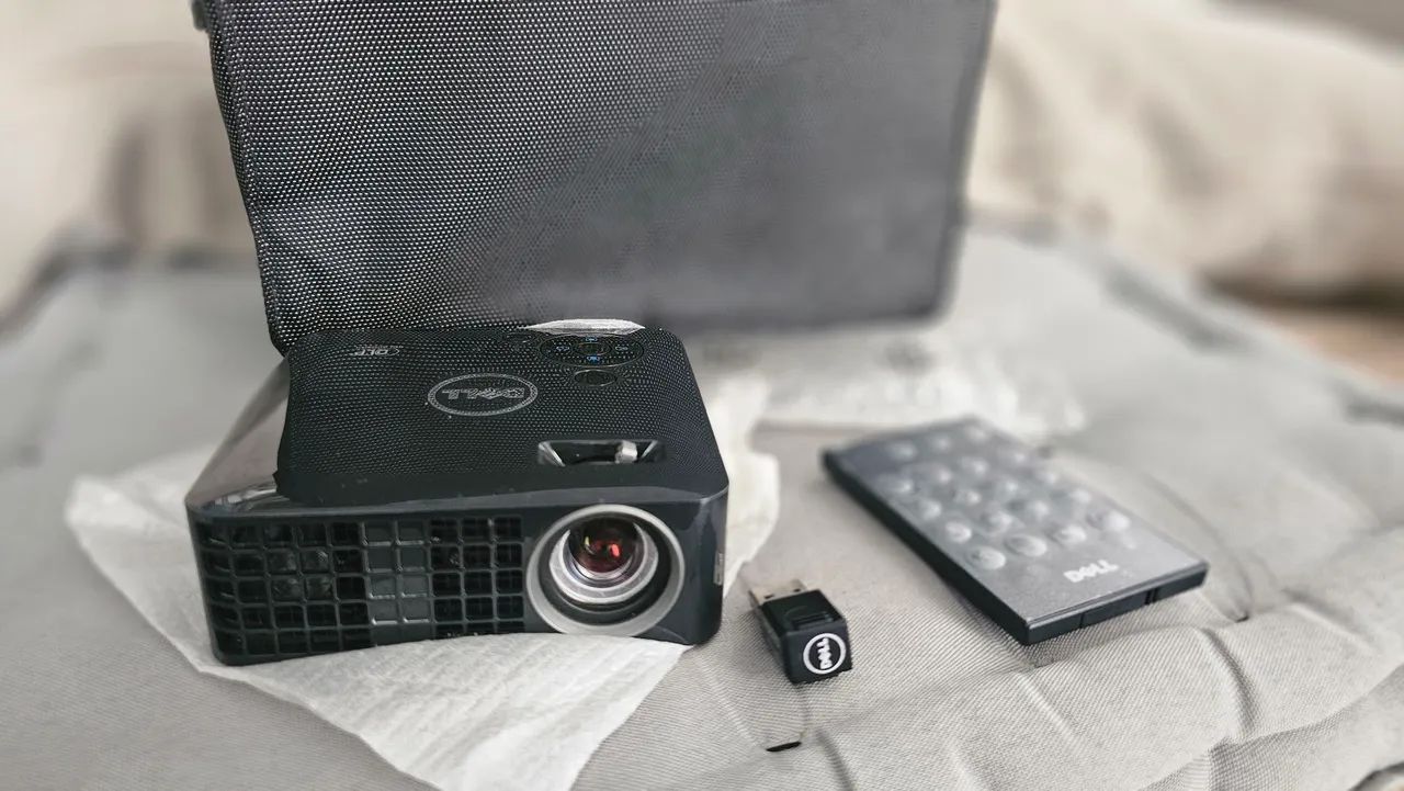 Mini projetor dell M115hD
