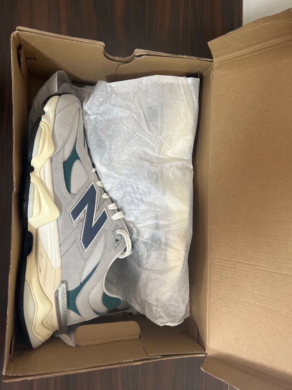 New balance 9060 43br cinza com verde
