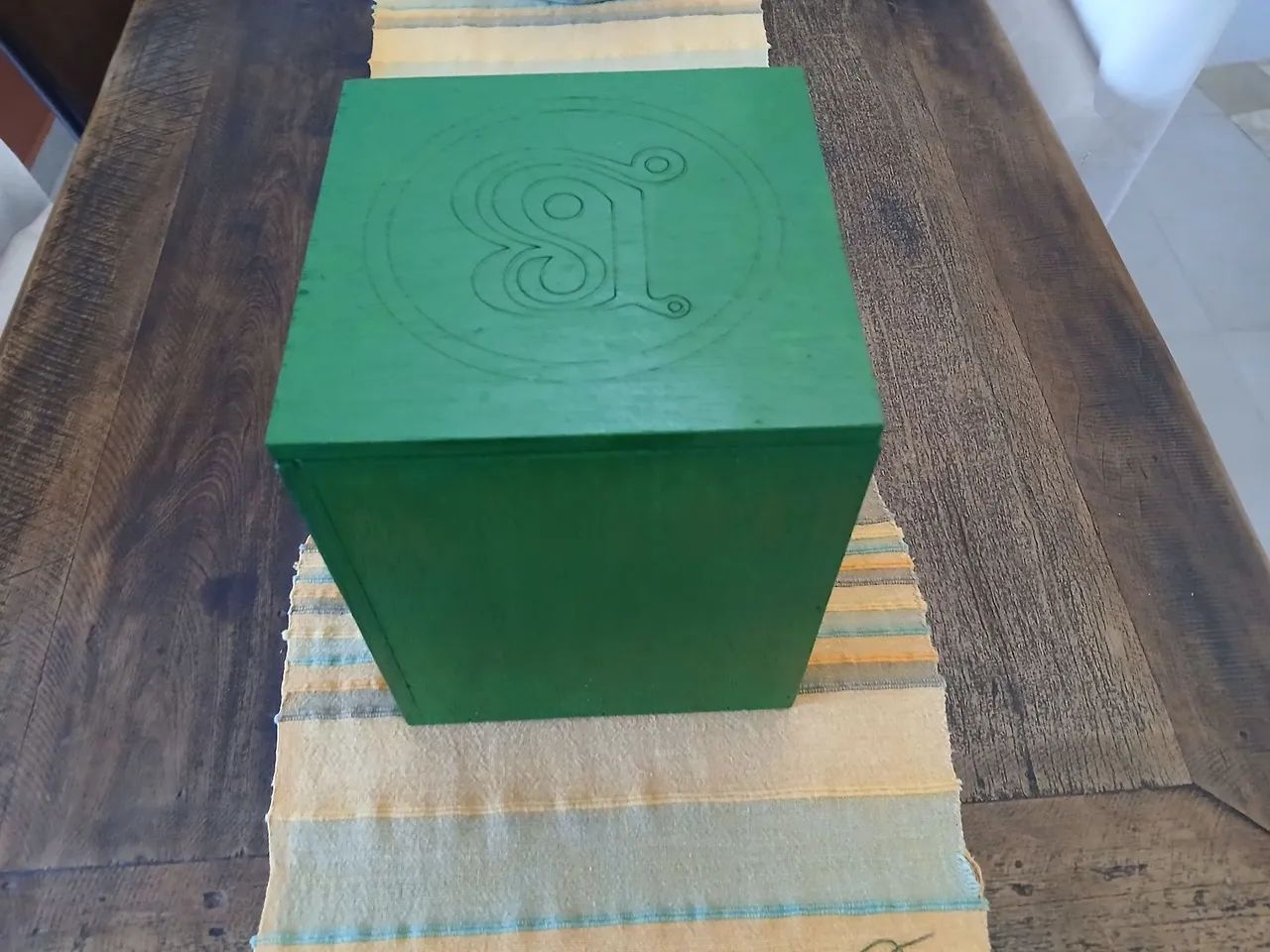 Caixa de madeira nova,20 cms x 20 cms