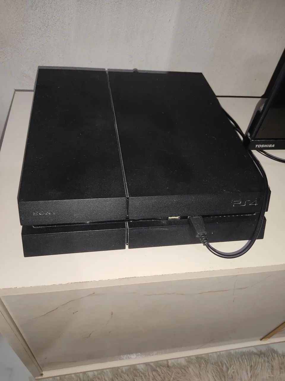 Vendo esse PS4 novo 