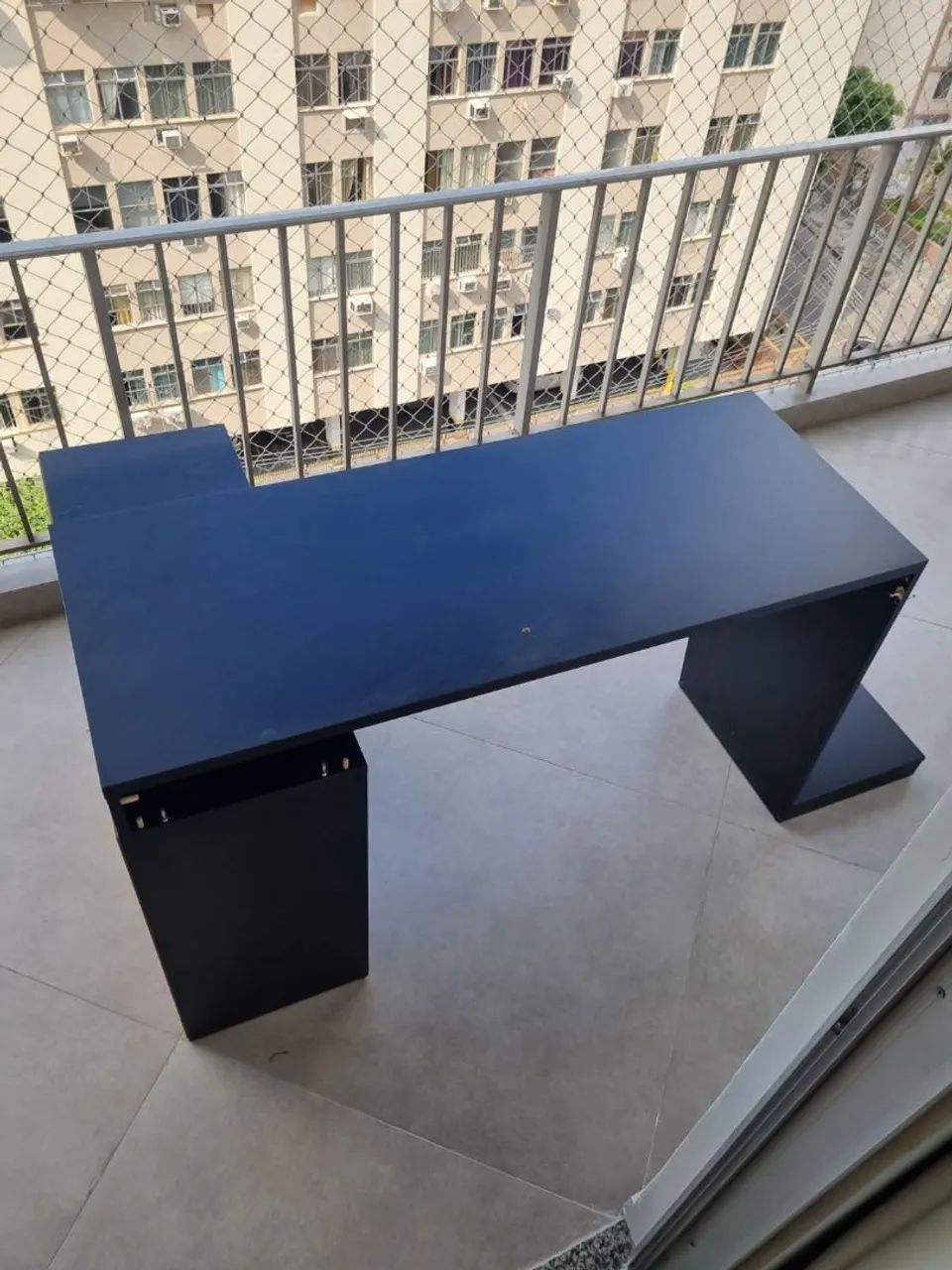 Mesa de escritório preta 