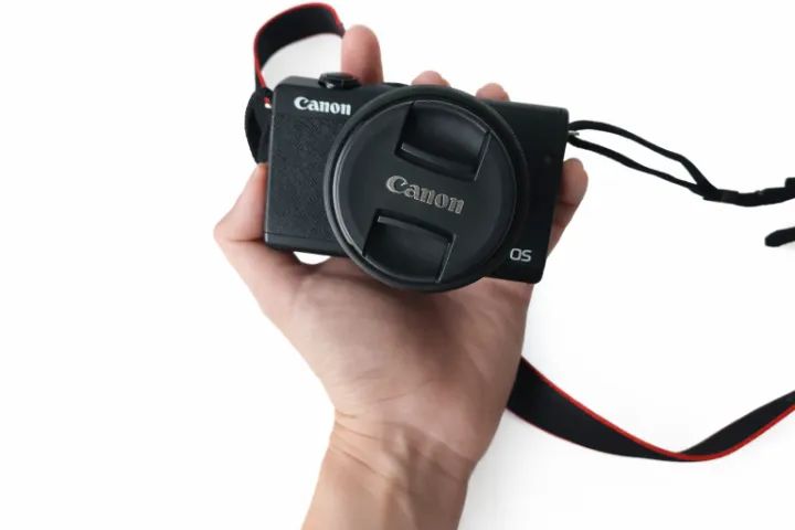 Câmera Eos M200 + Adaptador Ef-eos-m + Lente 50mm (Usado)