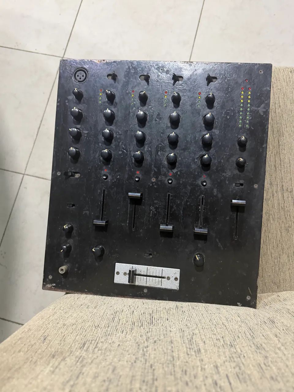 Mixer Numark M 6 leia
