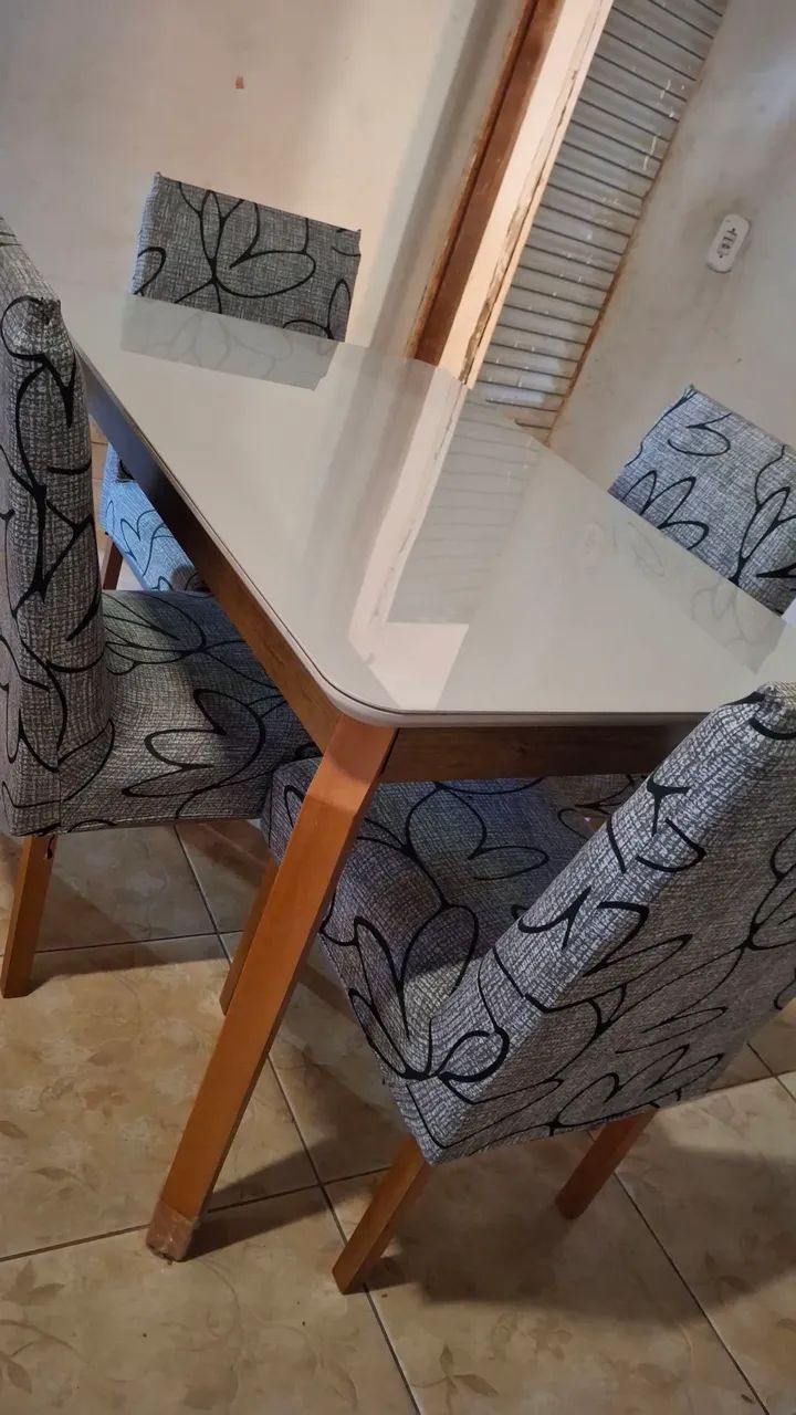 Vendo mesa de jantar de 4 cadeiras  - Foto 2