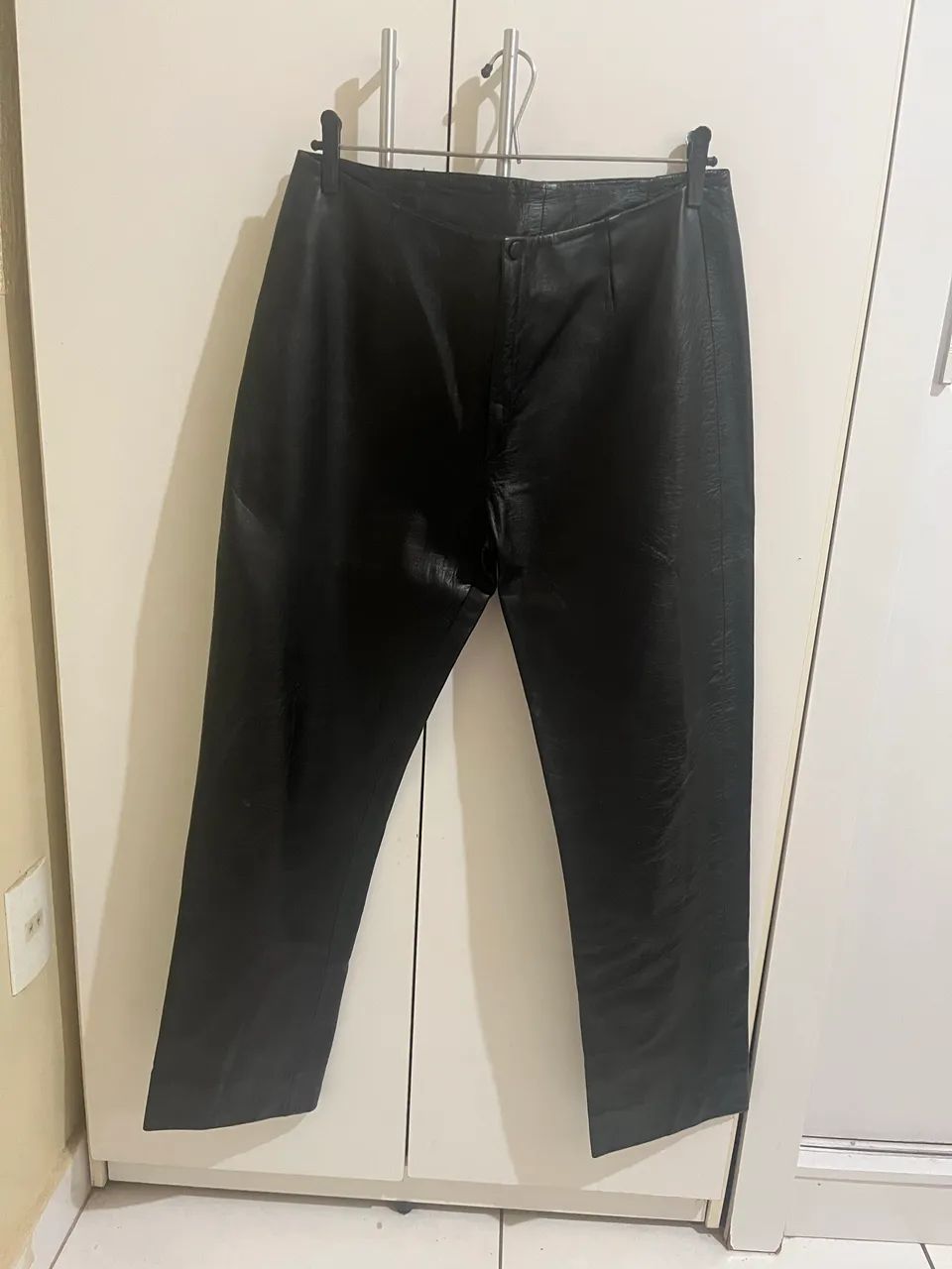 Calça de couro feminina legítimo de alta qualidade.