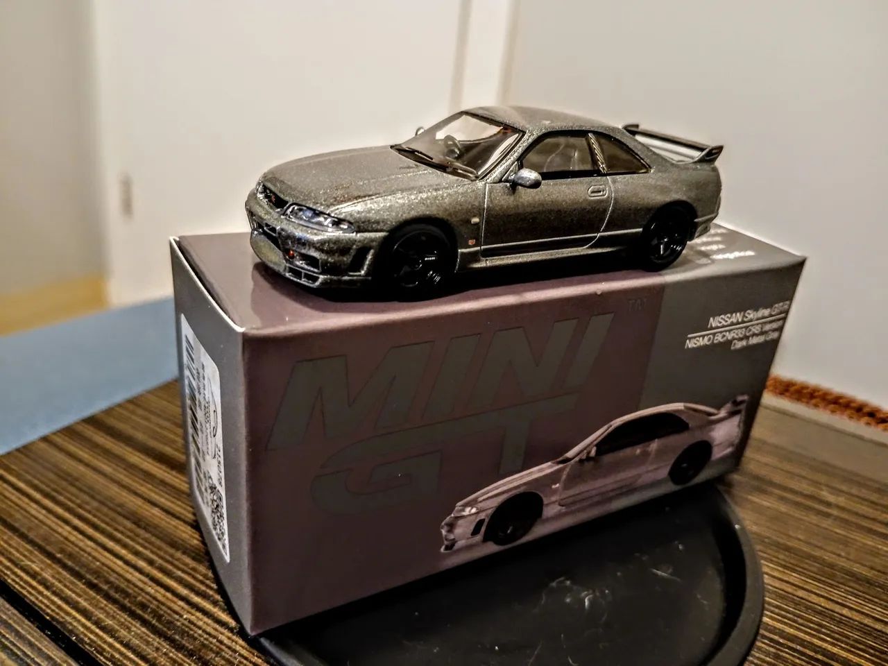 Mini GT Nissan Skyline GTR R33 1/64