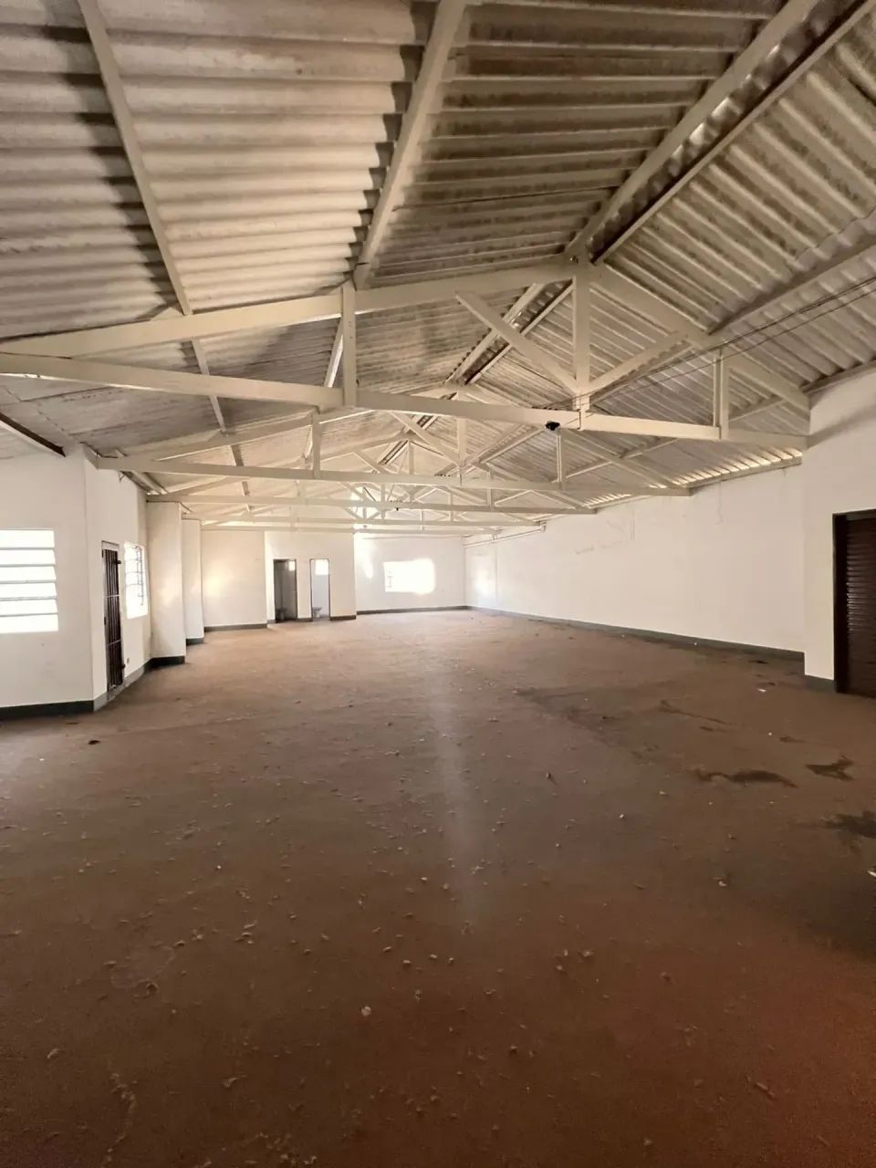 Barracão comercial na Av. Calógeras  Centro