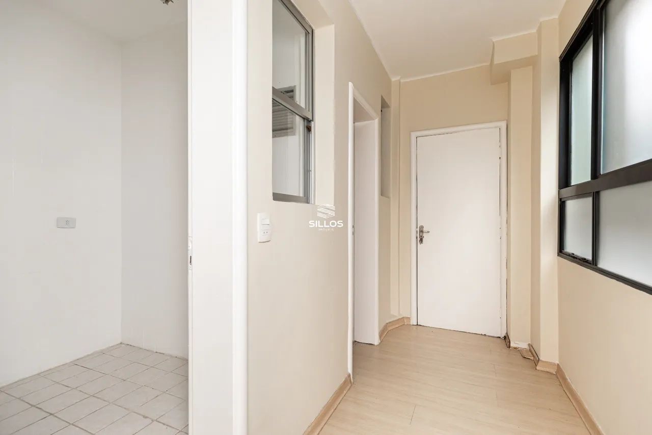 Sala comercial com 125,39 m² para alugar no Centro de Curitiba - Foto 2