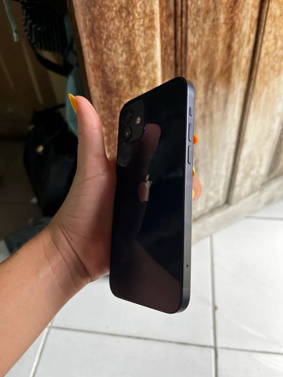 iPhone 12 black 128gb com caixa, nota fiscal e muitas capas
