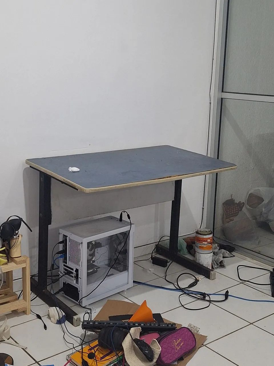 Mesa de escritório velha 