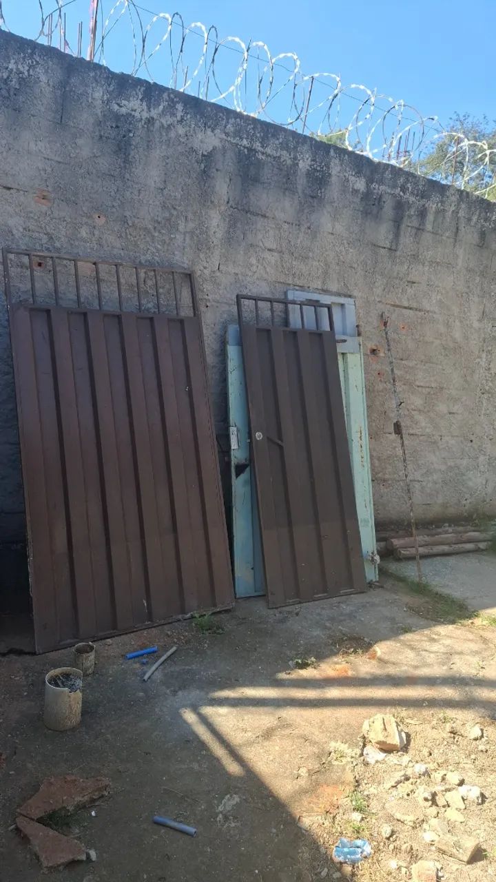 Portão de garagem duas bandeiras de abrir e social separado 1