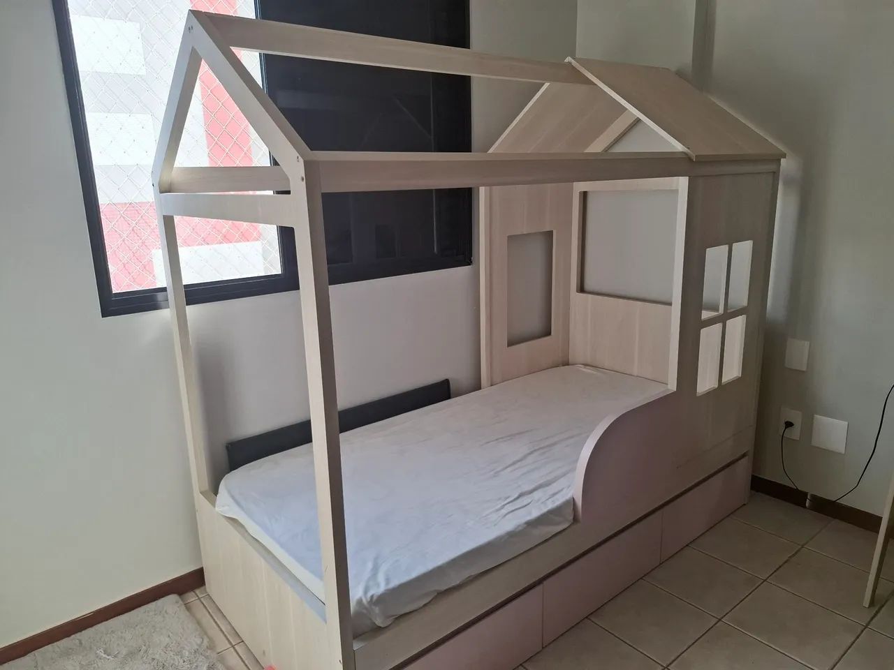 Cama montessoriana solteiro casinha