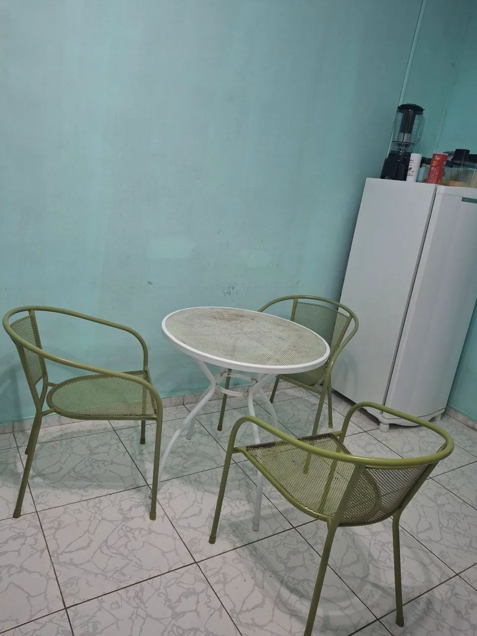 Conjunto de mesa + cadeiras 