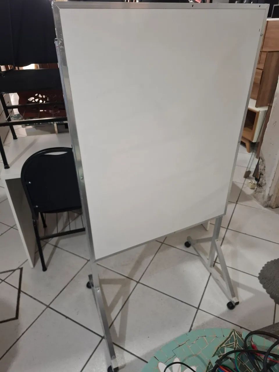Cavalete flip-chart magnético 100 x 80 base alumínio rodas