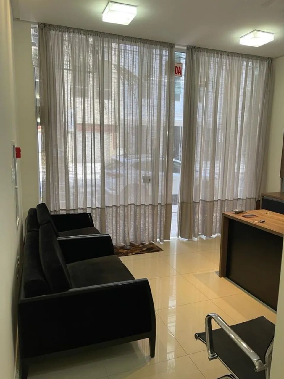 Locação comercial - Sala com 40m² mobiliada  - Balneário Camboriú 