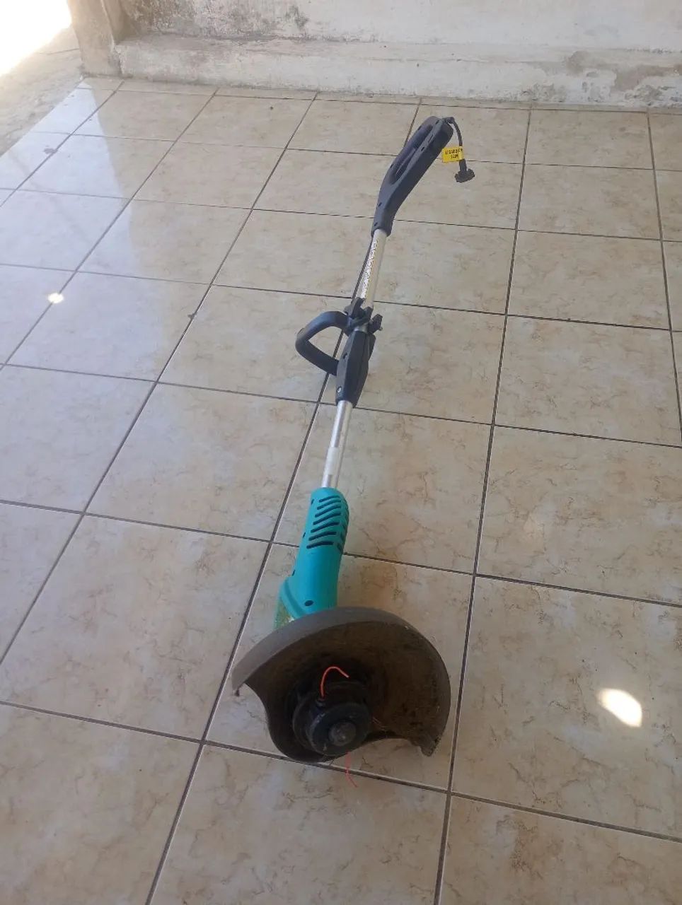 Roçadeira elétrica