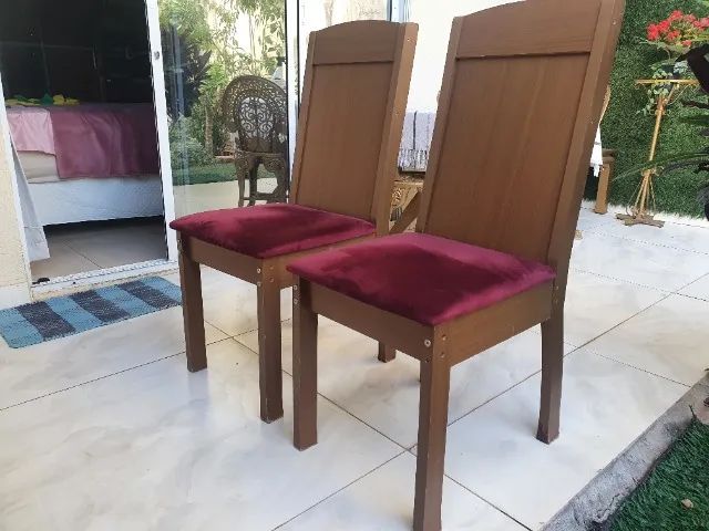 Jogo com 4 cadeiras de jantar