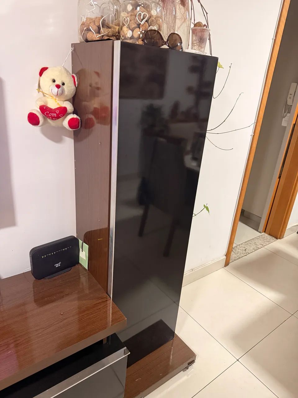 Rack para TV espaçoso, com armários e excelente conservação - Foto 2