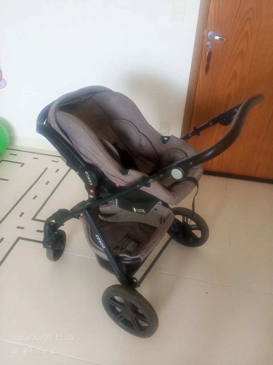 Carrinho de bebê e bebê conforto  - Foto 3