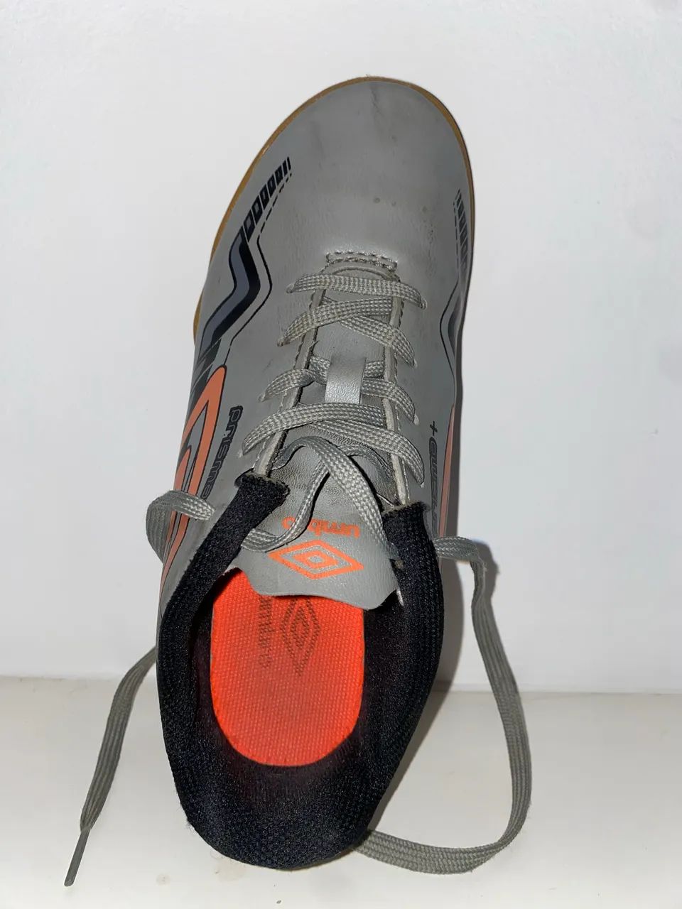 Tênis Futsal Umbro Prisma+ Cinza e Laranja Nº 35 - Ótimo Estado