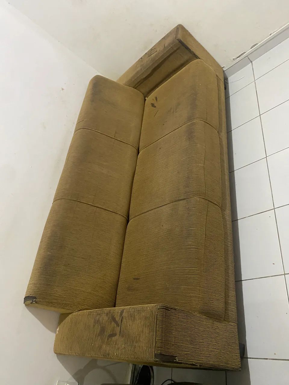 Sofá 50,00 hoje só pra desocupar 