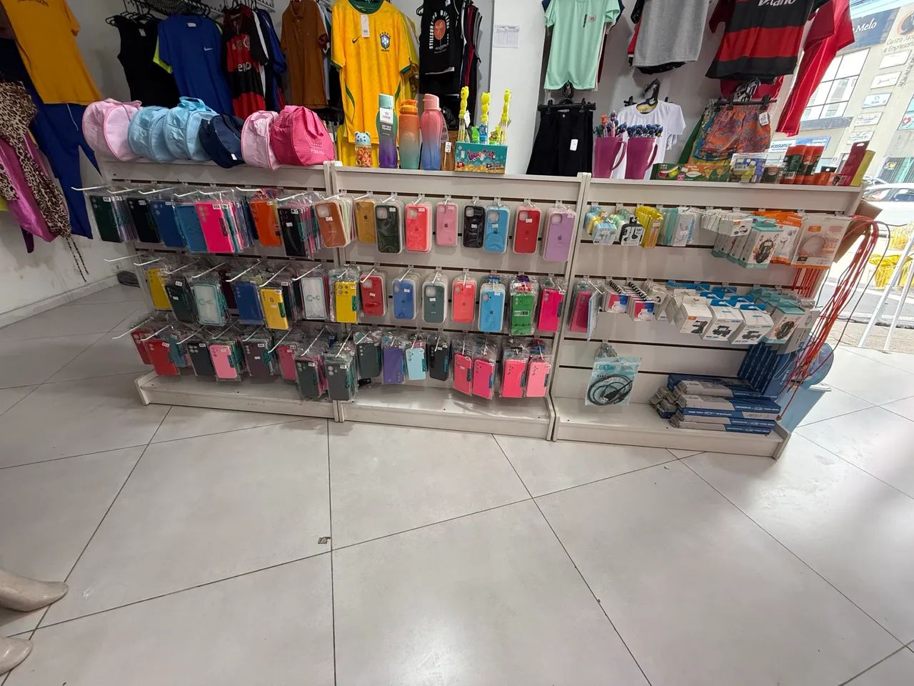 Expositor de madeira com ganchos  - Foto 2