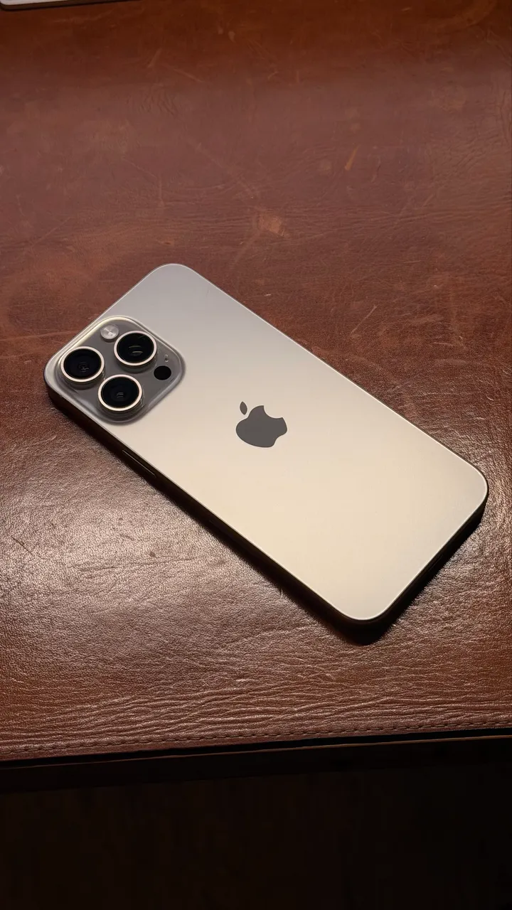 iPhone 15 Pro Max 256GB Silver - Loja física! Com 3 meses de