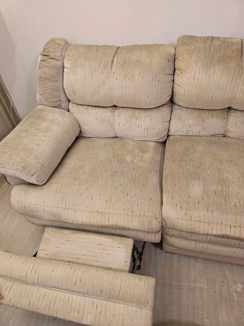 Sofá 03 lugares super macio e confortável