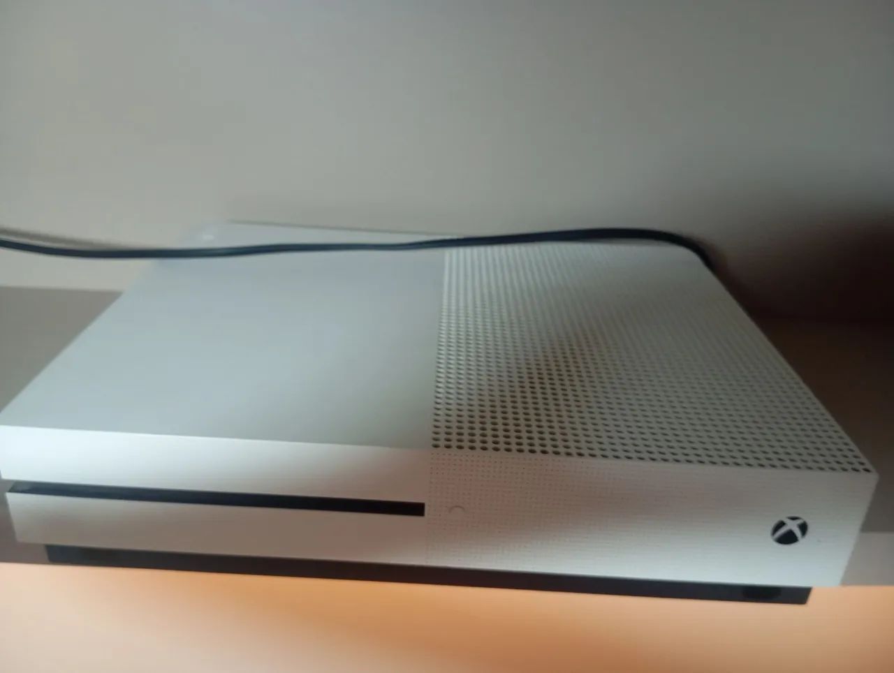Xbox one s, em perfeito estado, com 2 controles.
