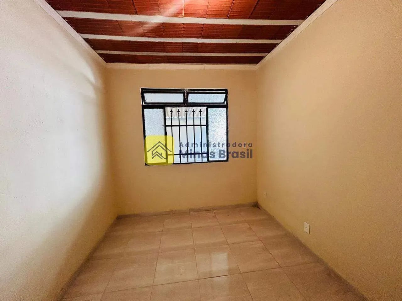 Excelente casa reformada com 02 quartos - Foto 4