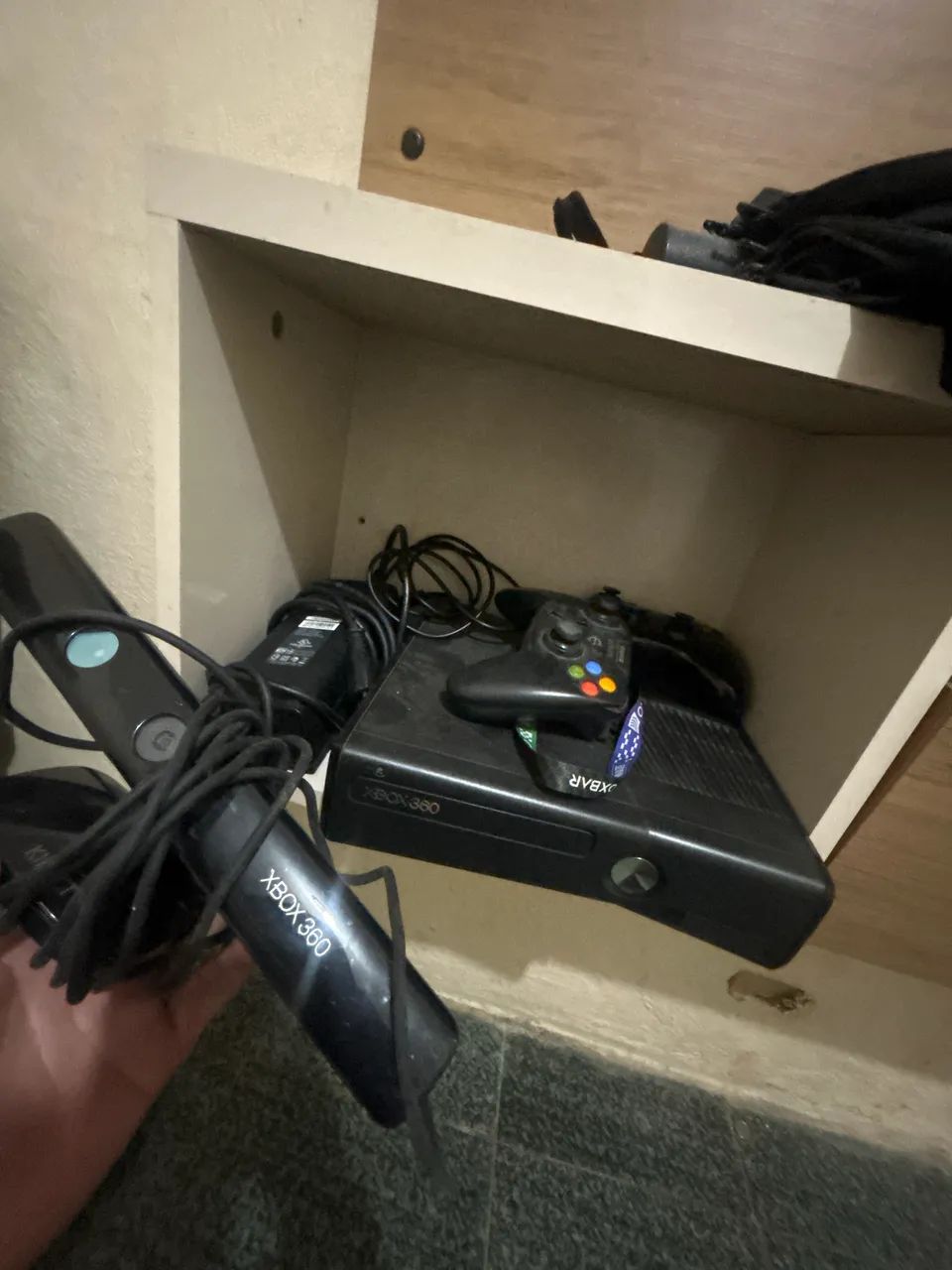 Xbox 360 com 1 controle e kinect e jogos dentro do xbox