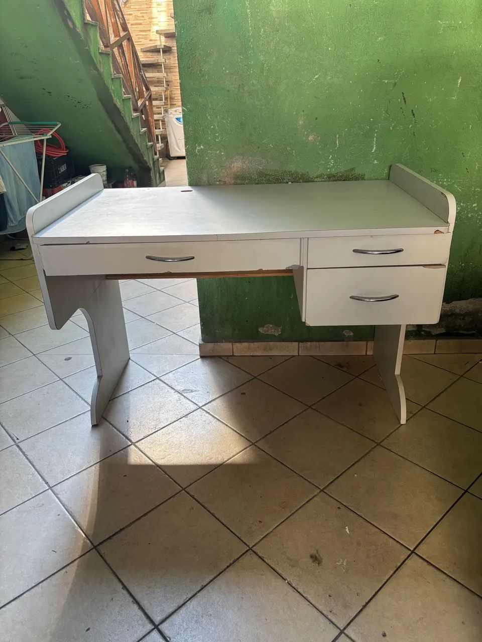 Escrivaninha para escritório e afins 