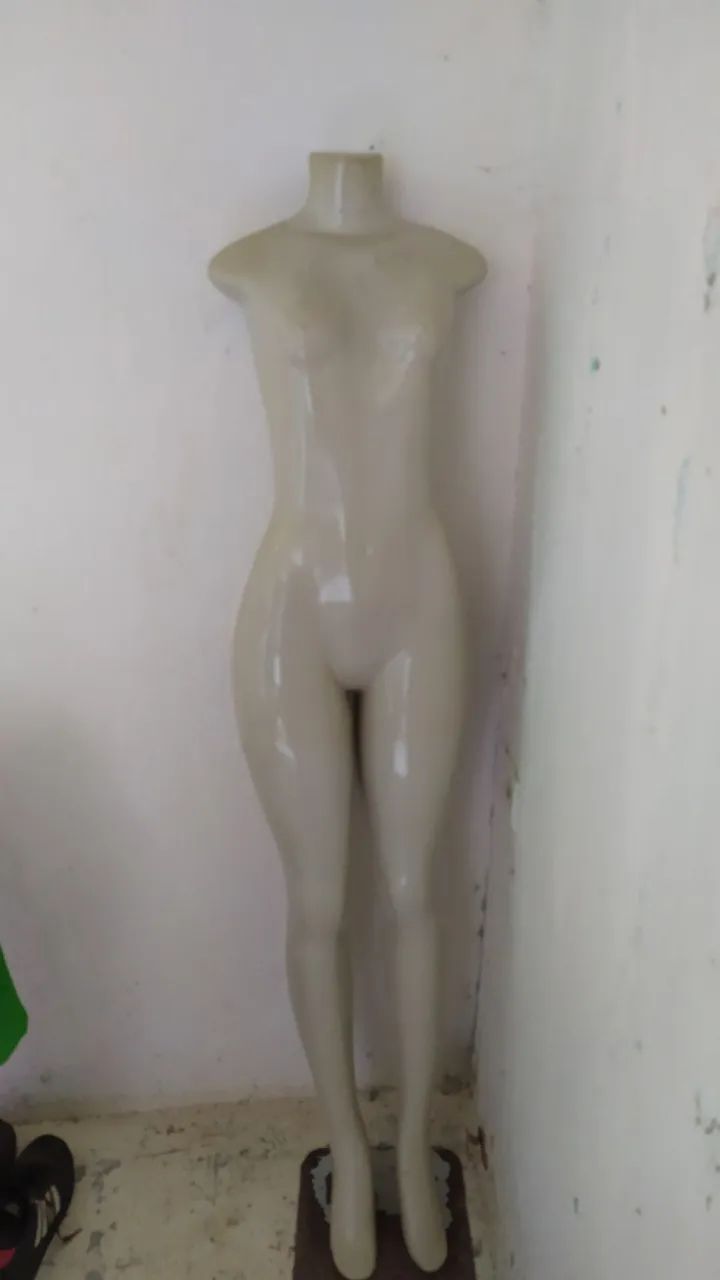 Manequim feminino corpo inteiro