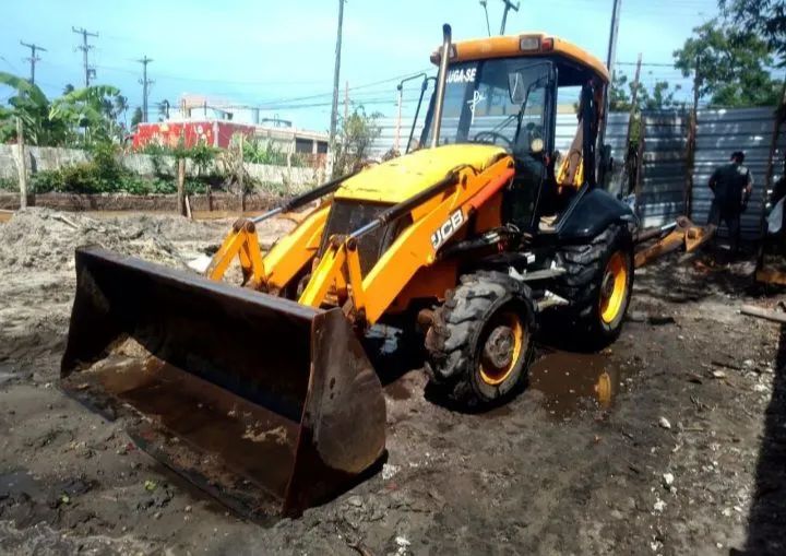 Retroescavadeira 4x4 case