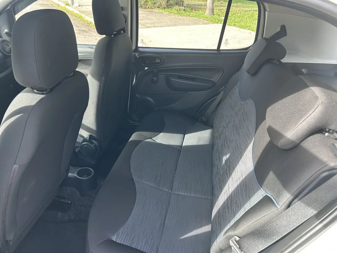 Fiat Uno Attractive 1.0 EVO Fire Flex 8V 5P 2020 - Foto 5