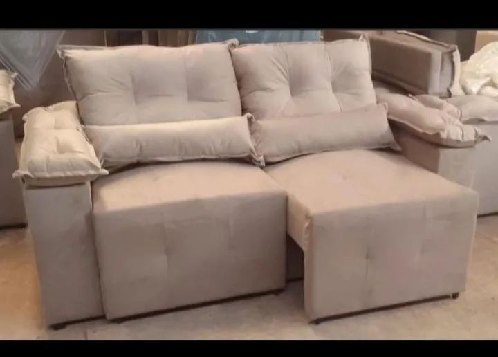 Sofá retrátil e reclinável,medida 1,80m;preço R$1.250,contato *