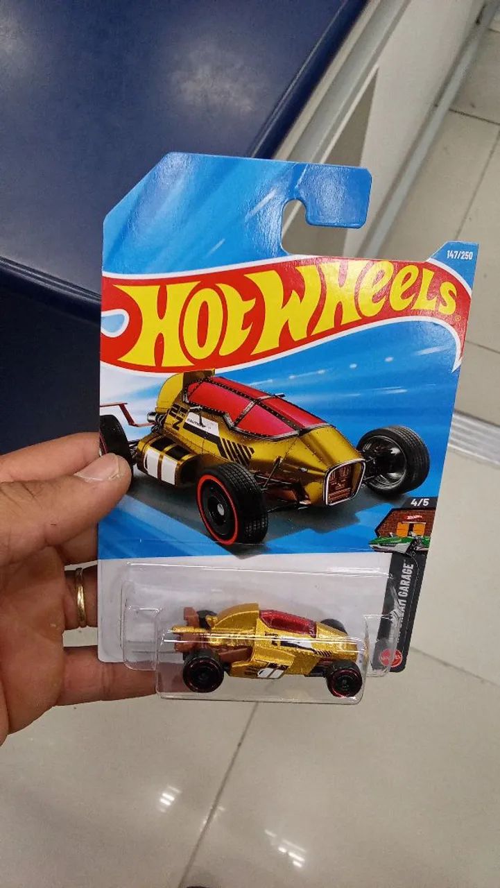 Hot Wheels T-Hunt 