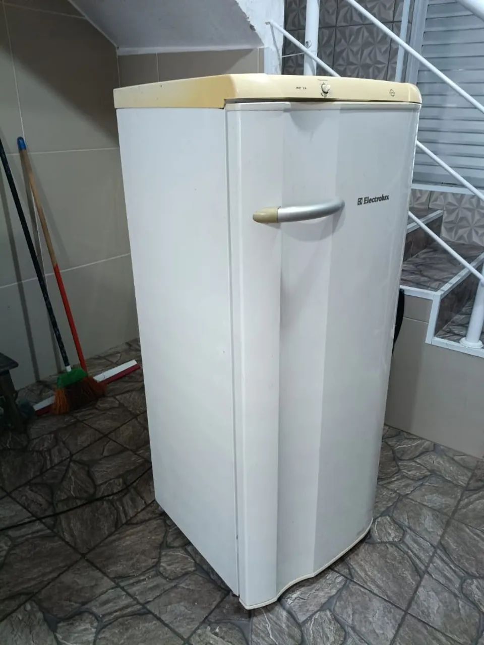 Geladeira Eletrolux frete grátis  - Foto 4