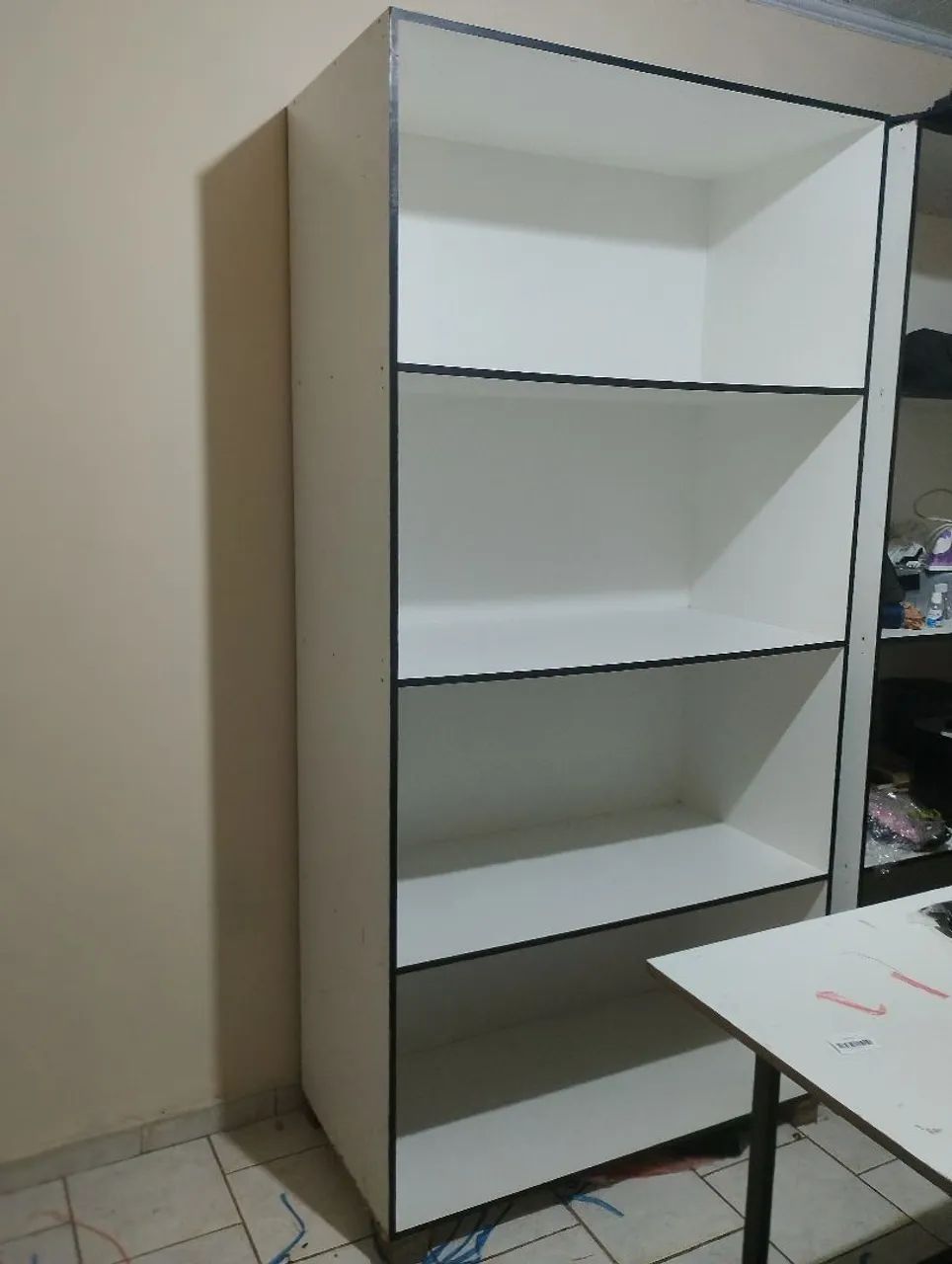 ARMÁRIO SEM PORTA 