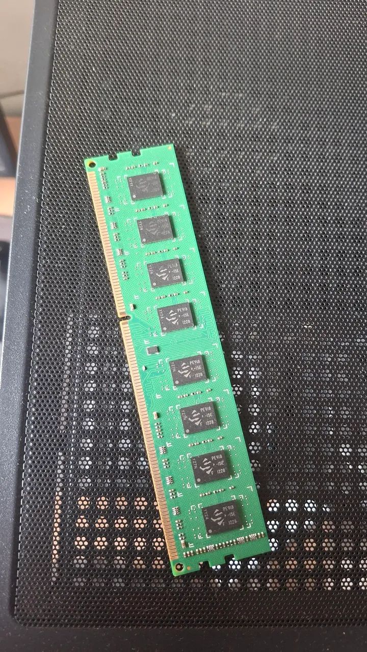 Memórias RAM DDR3 (4GB e 2GB)