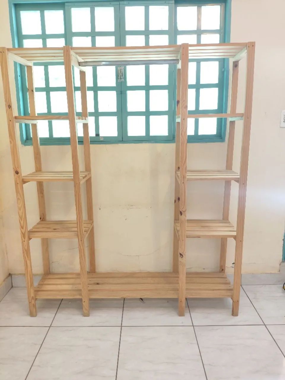 Arara Closet de Madeira com Prateleiras e Sapateira, Pouco Uso - Foto 2