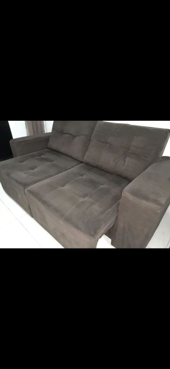 Sofá retrátil marron em perfeito estado de conservação, limpo sem manchas ou rasgão  - Foto 3