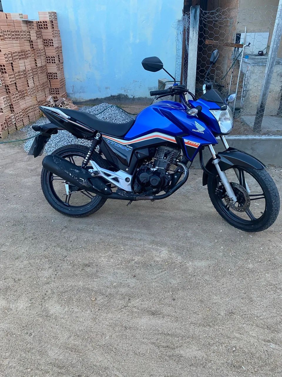 Titan 160