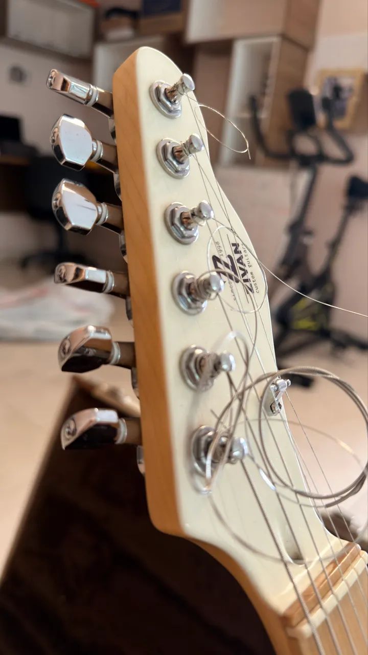 GUITARRA FENDER CUSTOM + HARD CASE - Foto 2