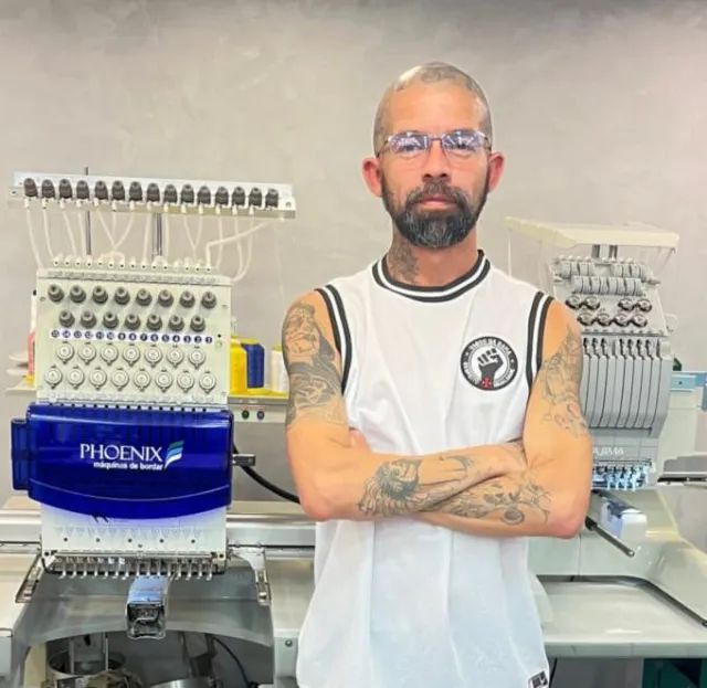operadaor de maquina de bordado e programador