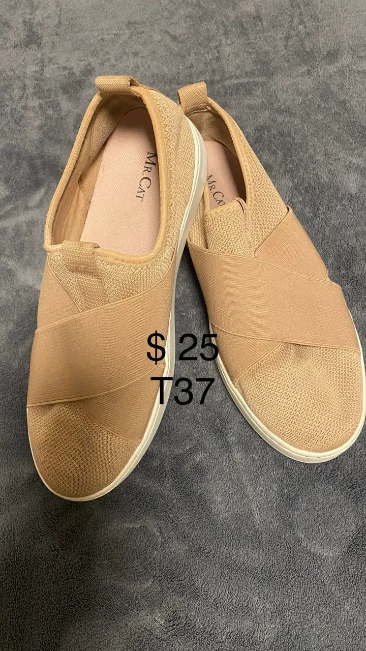 Sapatos T/37 em $25 cada par 