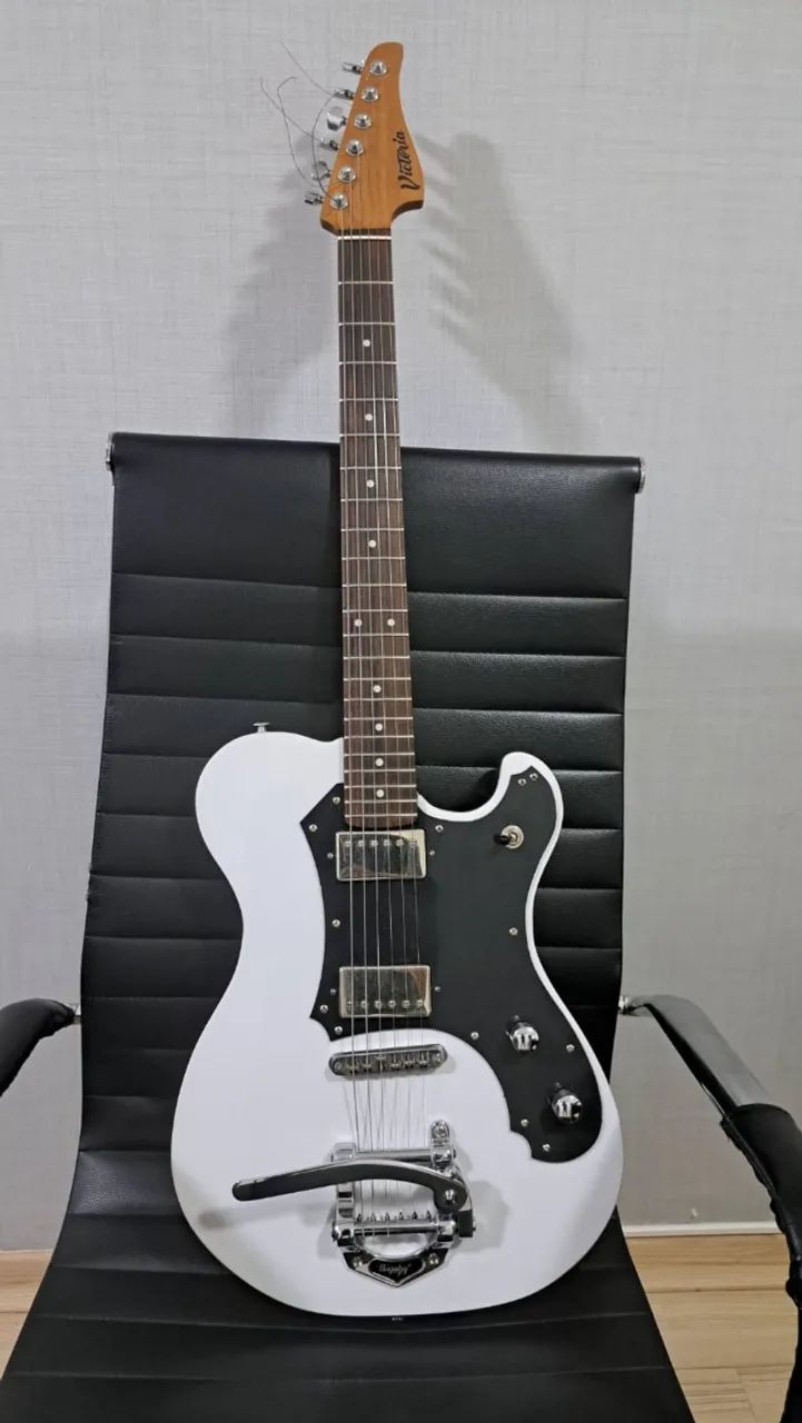 Guitarra Victoria Custom Violet Bigsby - Telecaster
