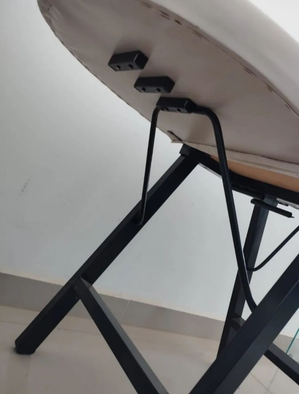 Vendo maca de procedimentos estéticos, com pés e cabeça reguláveis com 4 posições - Foto 5